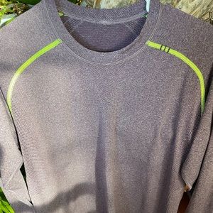 LuLulemon men’s metal vent long sleeve Size S